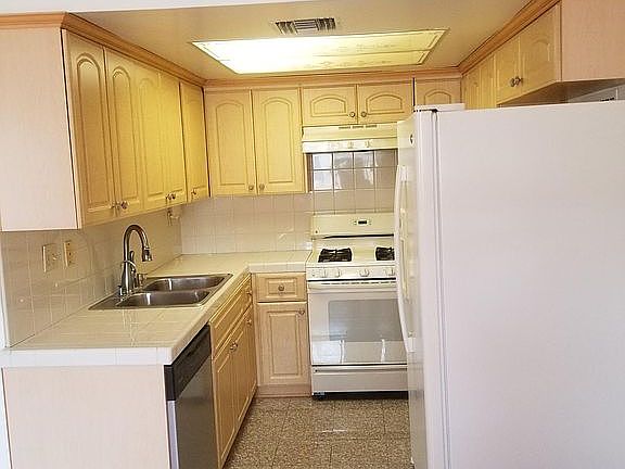 4th image of 601 Salem St #203