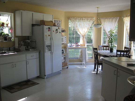 3rd image of 328 Marion Oaks Ln