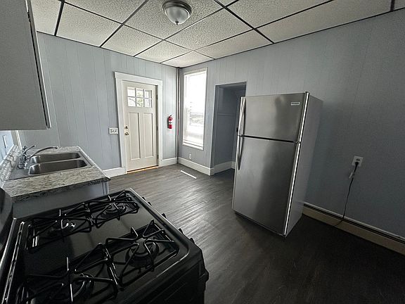 5th image of 323 Dubuque St #1