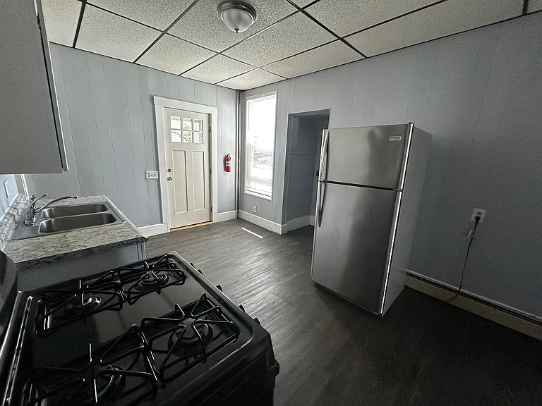 323 Dubuque St & 142-146 Wayne St — Photo 5