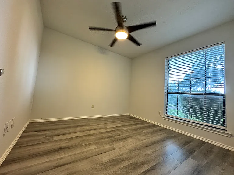 1421 Glyndon Dr — Photo 16