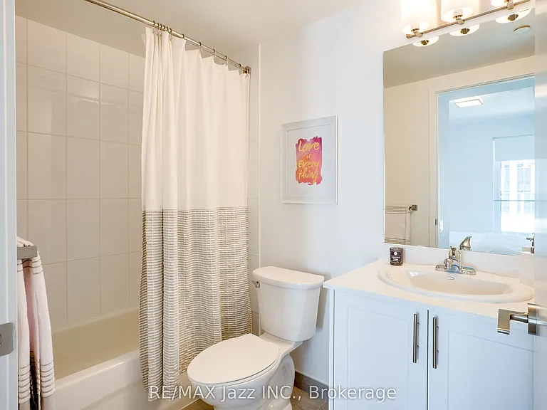 100 Bond St E #1207 — Photo 9