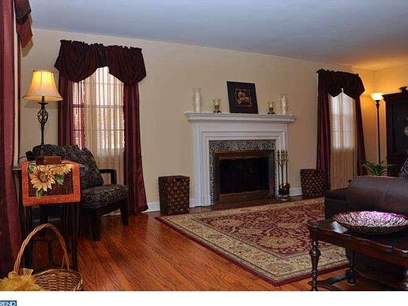 4th image of 905 Harper Ave