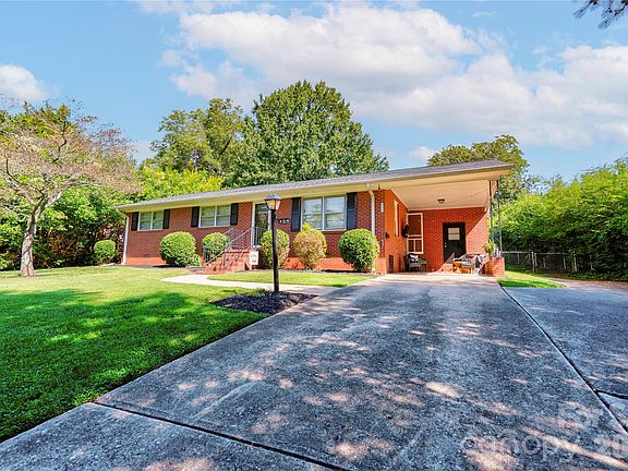 3rd image of 404 Pineview Dr