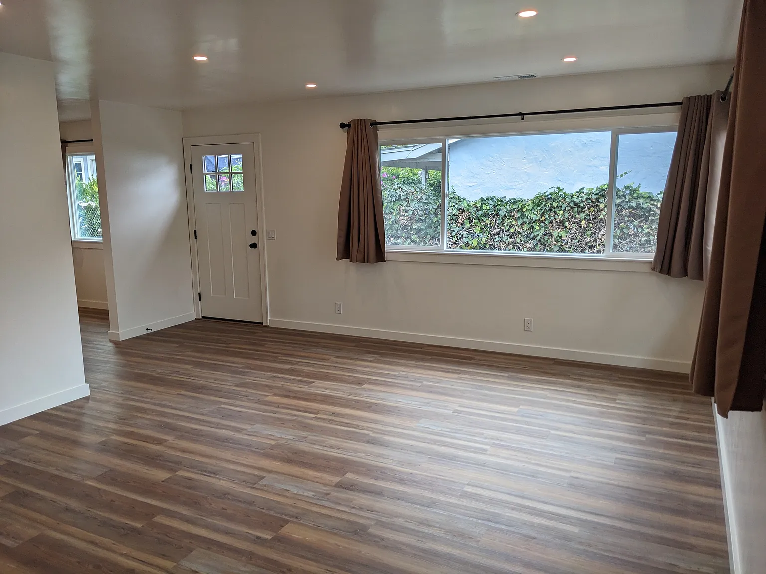 2 bed, 924 sqft, $4,300 — Photo 4
