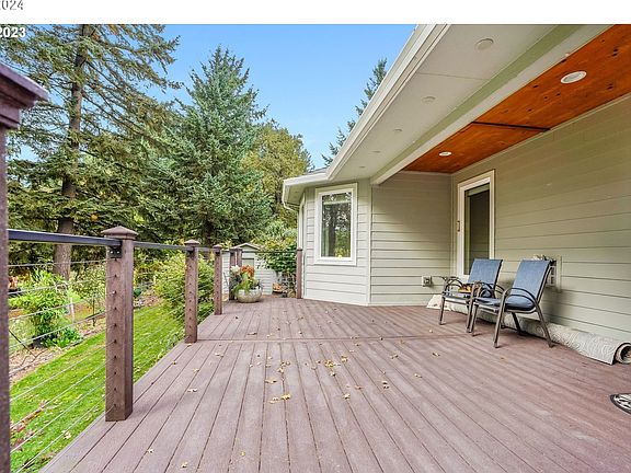 5th image of 1012 Lakeside Ct