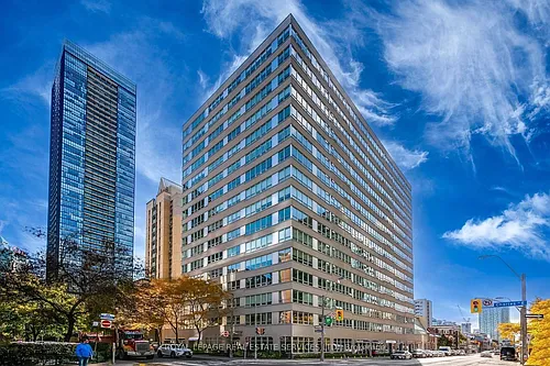 71 Charles St E #401 Photo 1