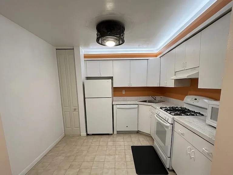 100 Dowd St #D13 — Photo 4