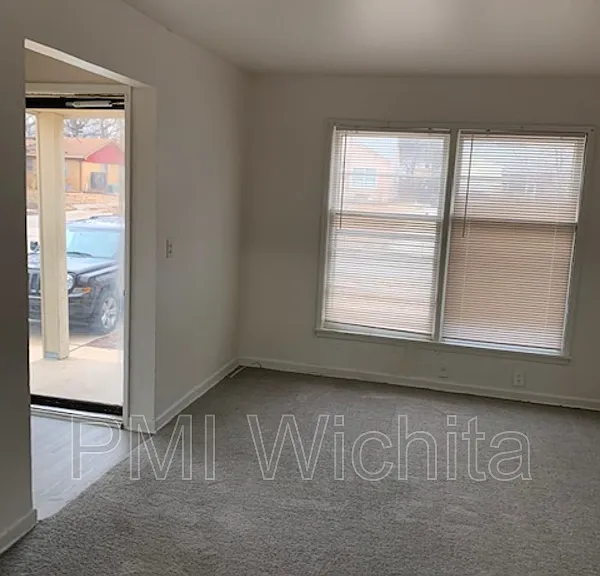 2301 S Belmont St — Photo 3