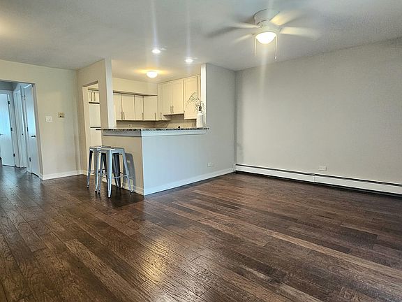 4th image of 831 S Dwyer Ave