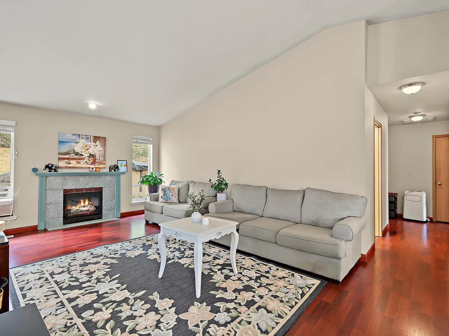 4 bed, 2466 sqft, $3,195 — Photo 3