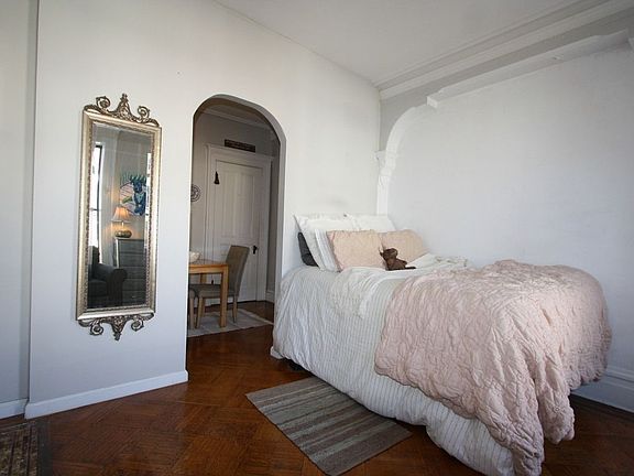 5th image of 847 Carroll St Ste 8
