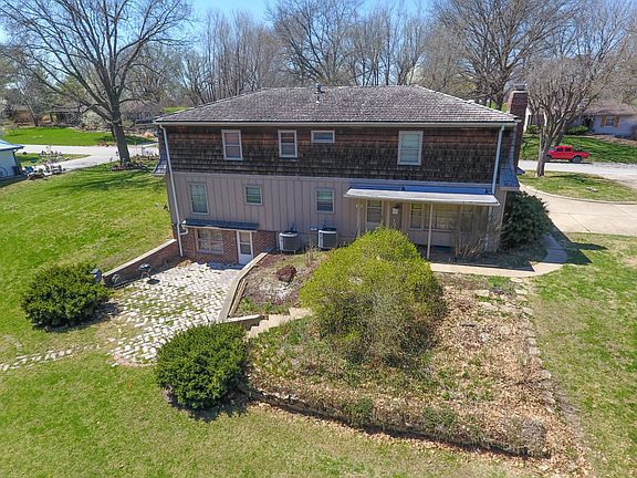 5th image of 224 Town And Country Ln