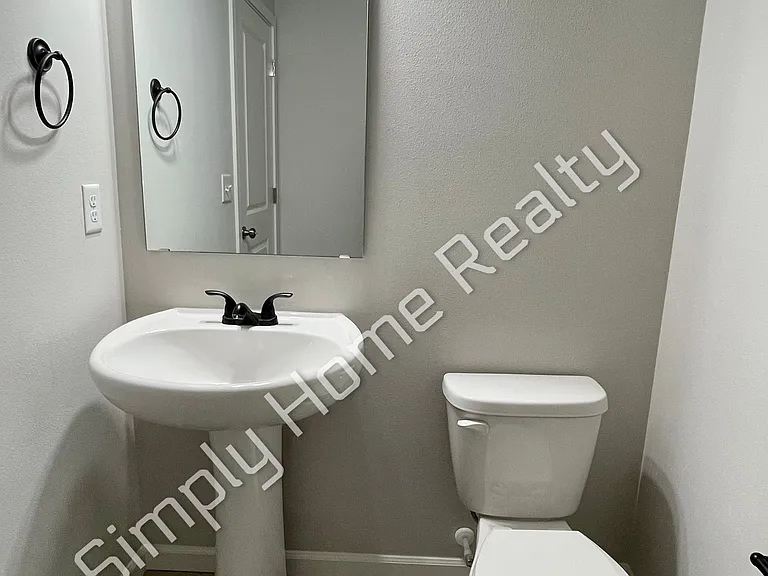 6653 Percy Ln SE — Photo 8