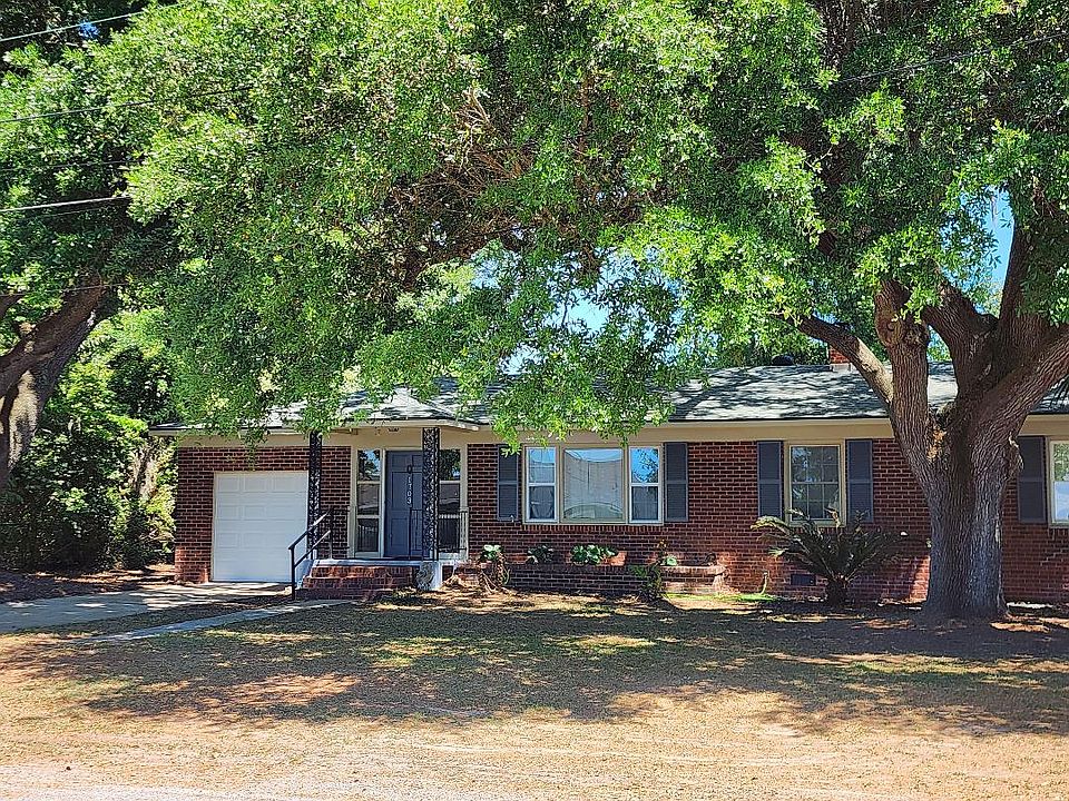 1st image of 1703 Palmetto Dr