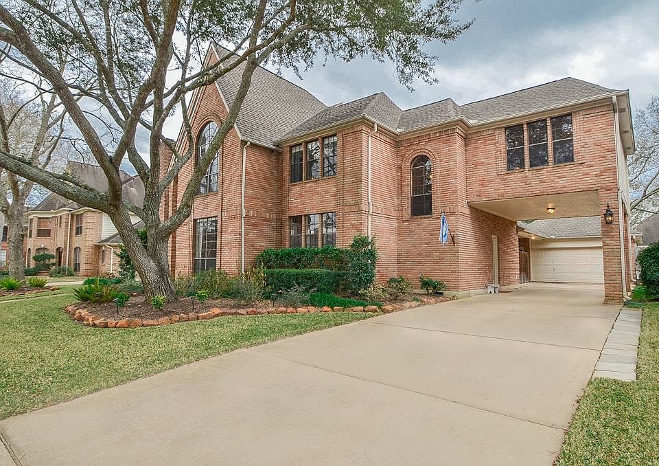 1st image of 1215 Plantation Dr