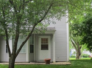 3433 Southport Dr, Island Lake, IL 60042