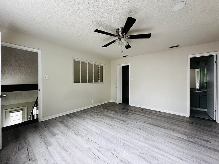 1205 W Texas St — Photo 12