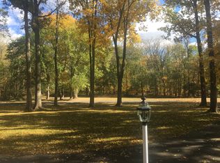 3 Valley Stream Ln, Ho Ho Kus, NJ 07423