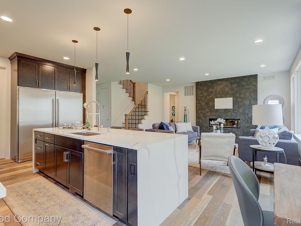 812 Irving Ave, photo 25