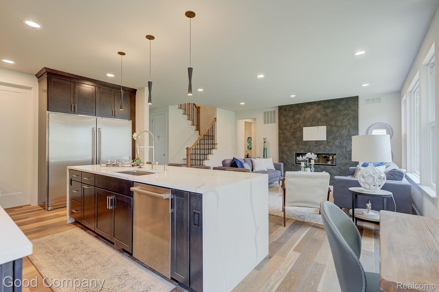 812 Irving Ave, photo 25
