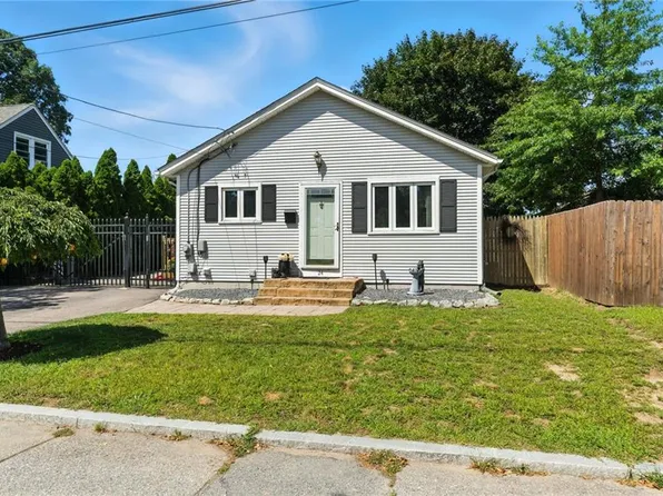24 Tobyhanna St, Providence, RI 02910
