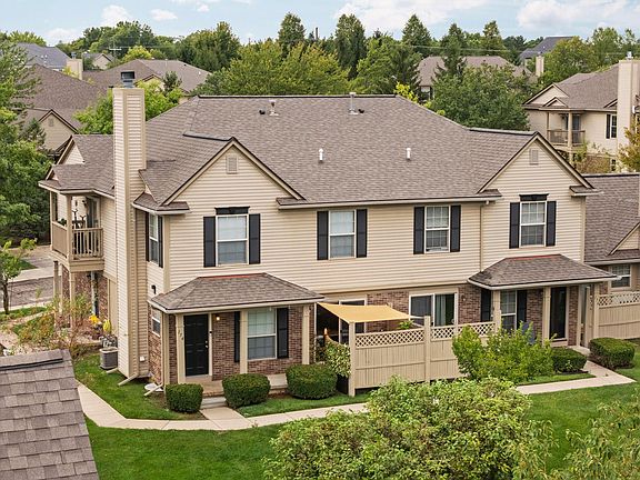 3rd image of 174 Commons Cir