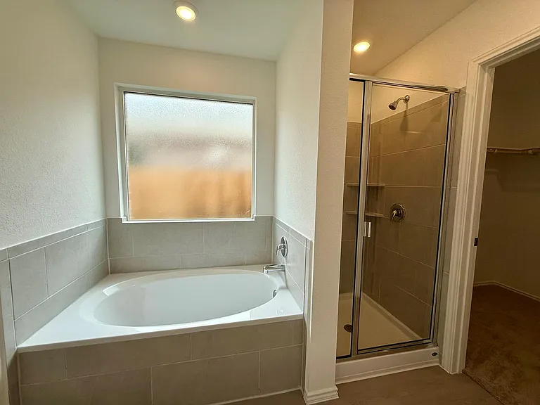 106 Camargue Dr — Photo 17