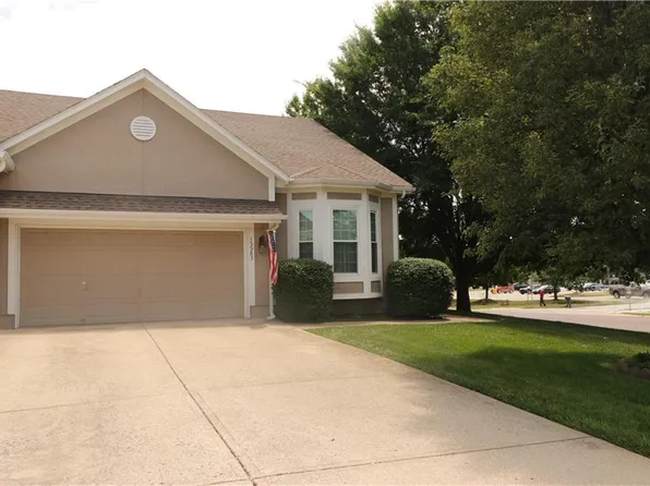 15583 Floyd Ln, Overland Park, KS 66223