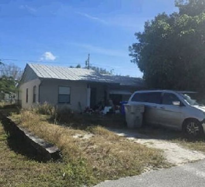 1st image of 2418 2nd Ct SE