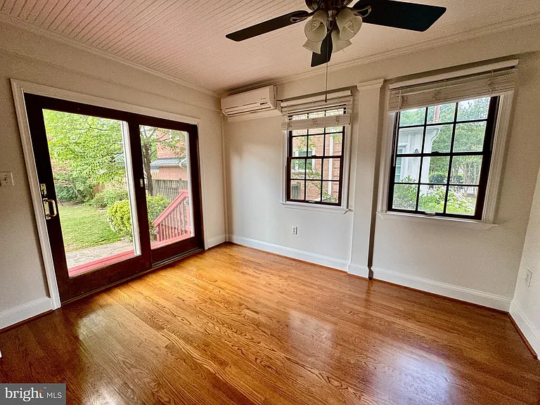 204 S Irving St — Photo 13