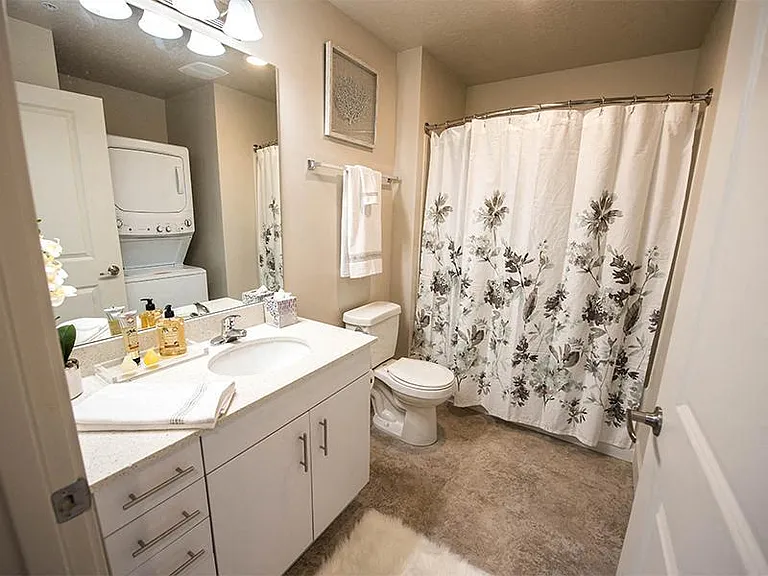 District North Apartments — Photo 12