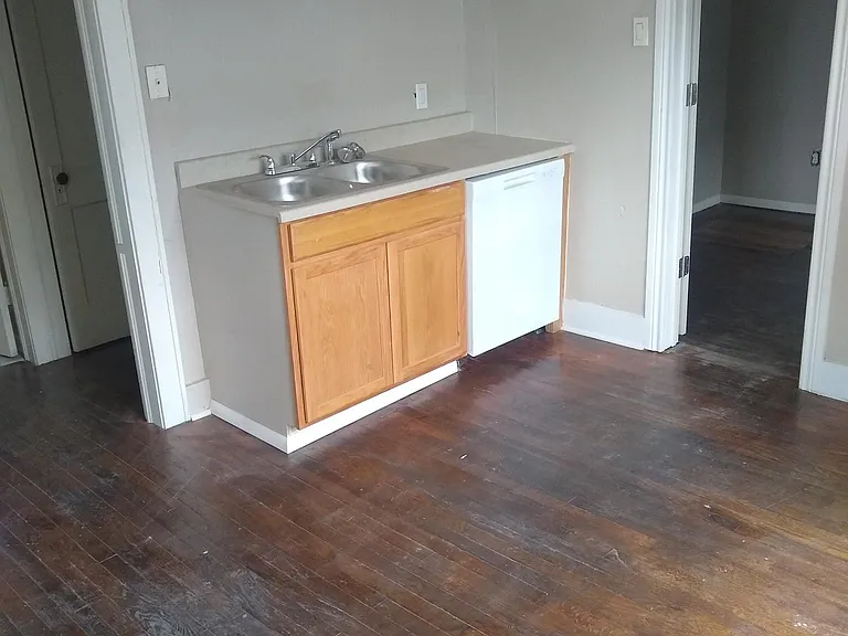 1154 Walnut St — Photo 5