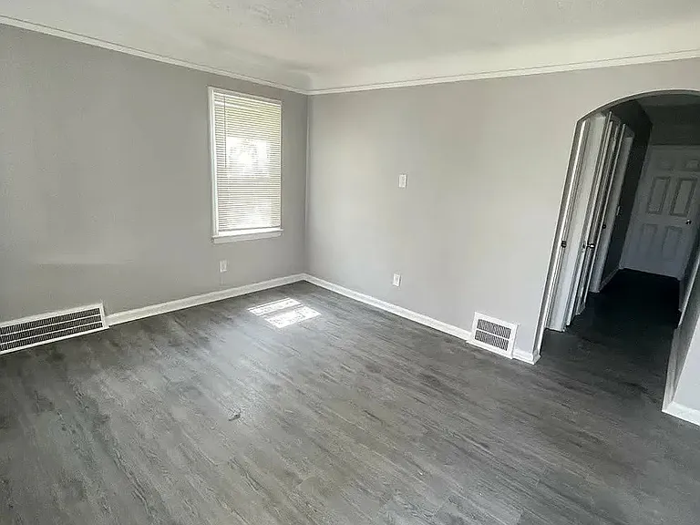 19505 Glastonbury Rd — Photo 5