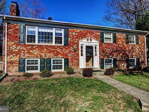 2nd image of 5904 Wivenhoe Ct