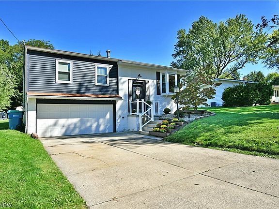3rd image of 8285 Longview Dr NE