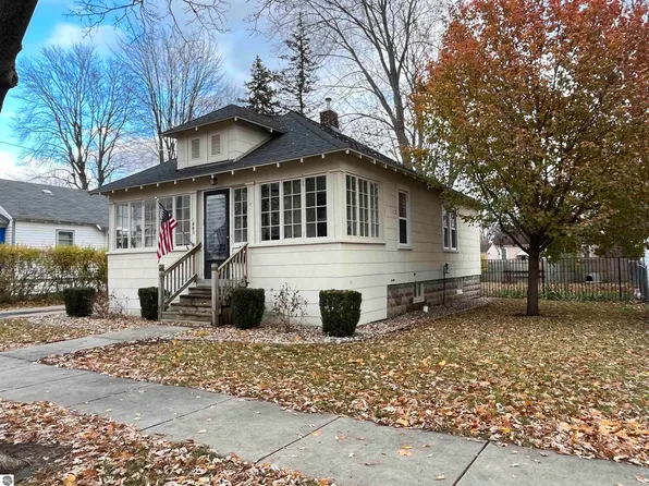 1002 Mill St, Midland, MI 48640
