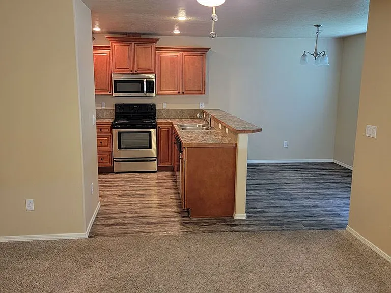 913-915 E Dewey Ave #921 — Photo 1