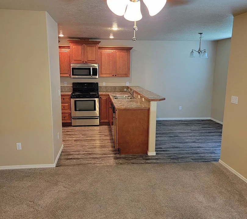 913-915 E Dewey Ave #921
