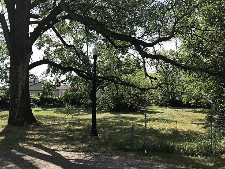 1st image of 560 Elder St