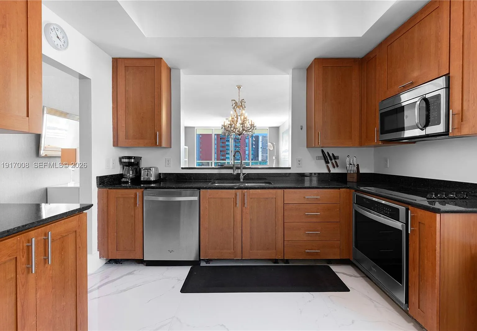 3 bed, 3.5 bath, 1900 sqft, $6,500 — Photo 1
