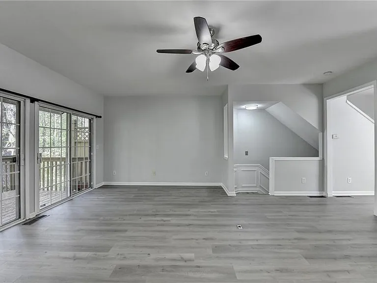 3977 Howell Park Rd — Photo 11