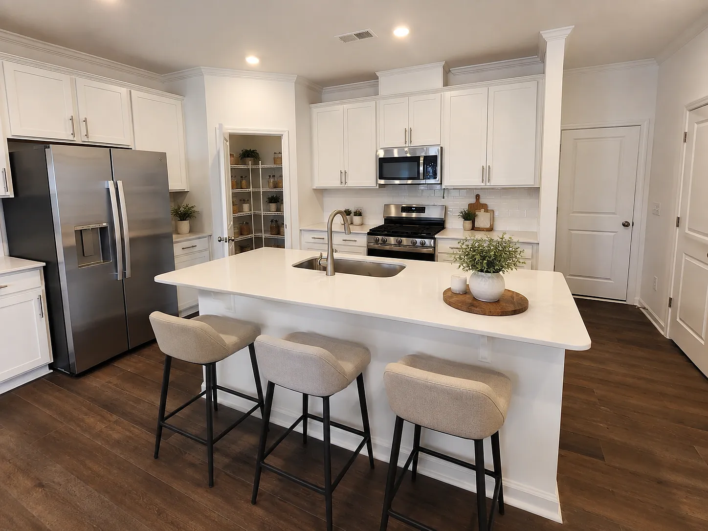 3 bed, 1939 sqft, $1,789 — Photo 2