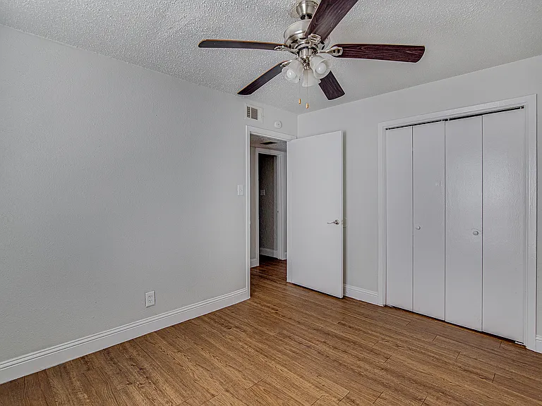 304 E Mitchell St — Photo 12