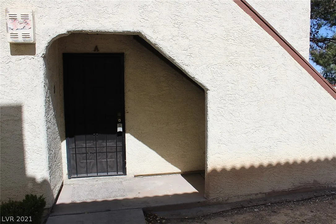 2 bed, 1073 sqft, $1,550 — Photo 3