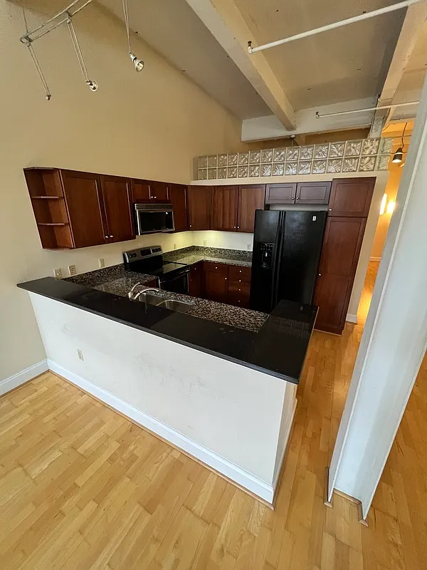 1 bed, 1.0 bath, $1,595 — Photo 2