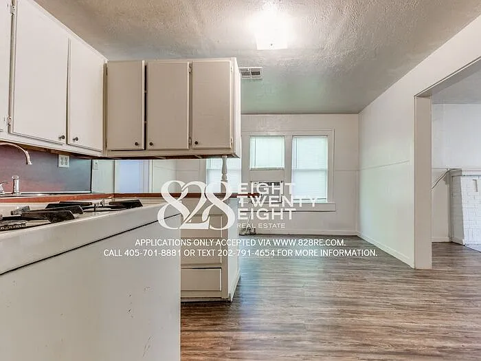 320 Castro St — Photo 27