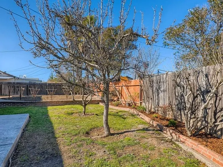 7421 Conrad Dr — Photo 17