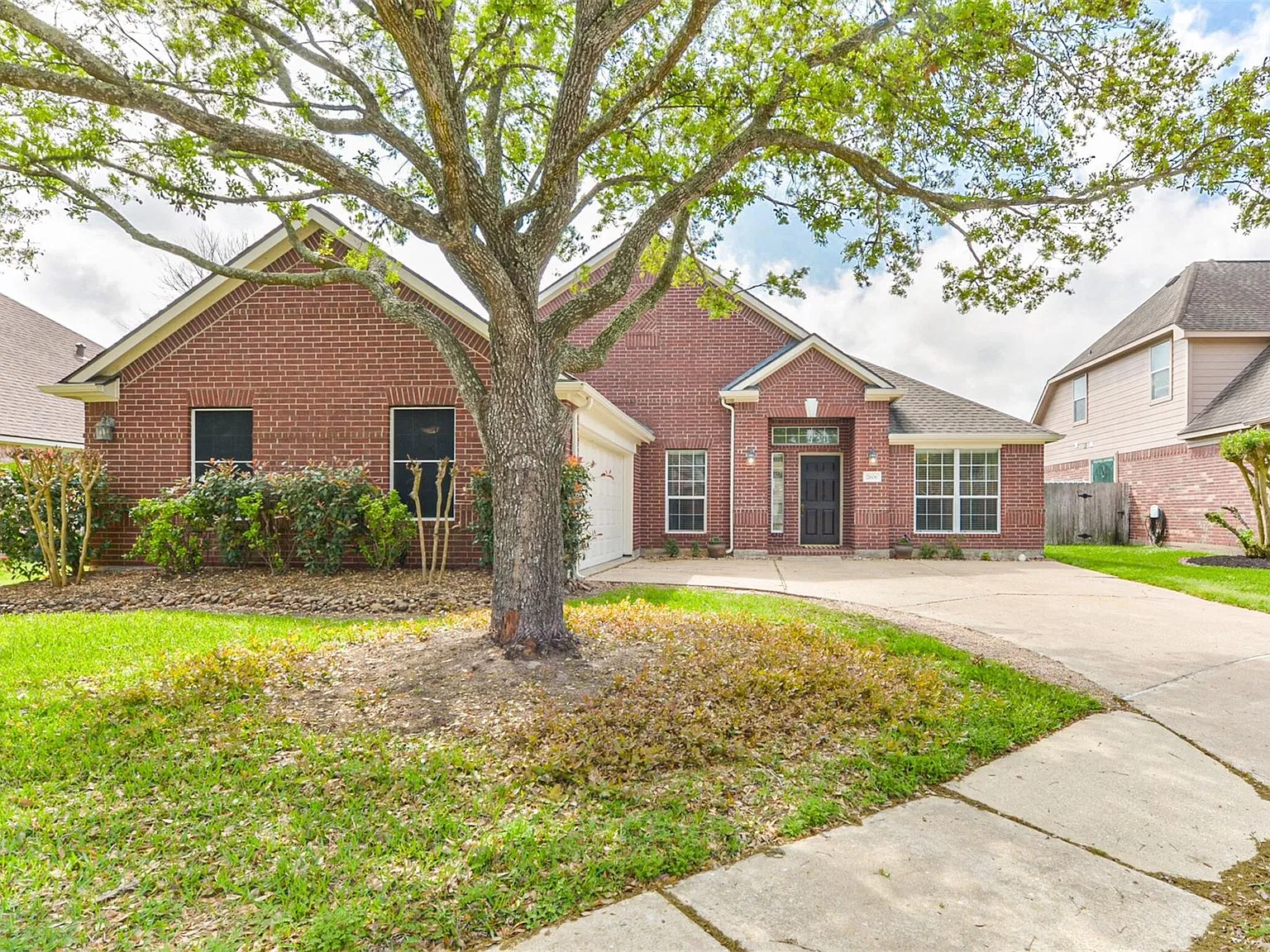 3 bed, 2.0 bath, 2115 sqft, $2,375 — Photo 2