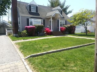 3948 Baylis Rd, Seaford, NY 11783